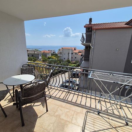 Apartments And Rooms Mamic Dugi Rat Exterior foto