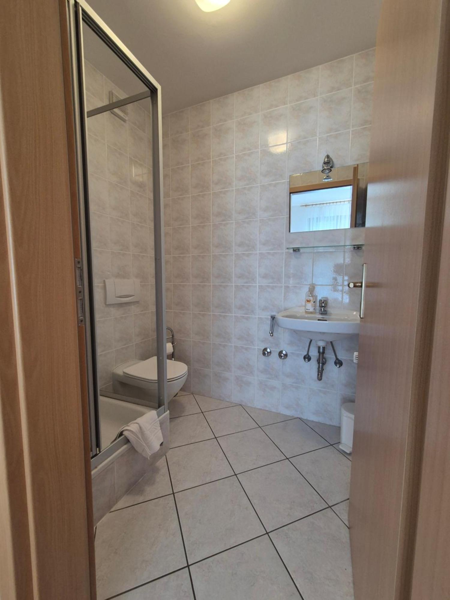 Apartments And Rooms Mamic Dugi Rat Exterior foto