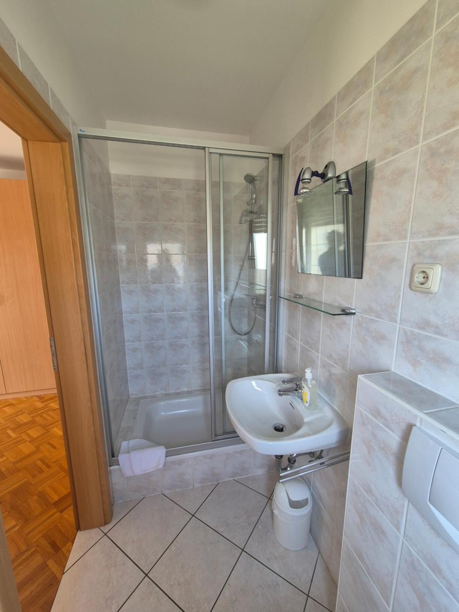 Apartments And Rooms Mamic Dugi Rat Exterior foto