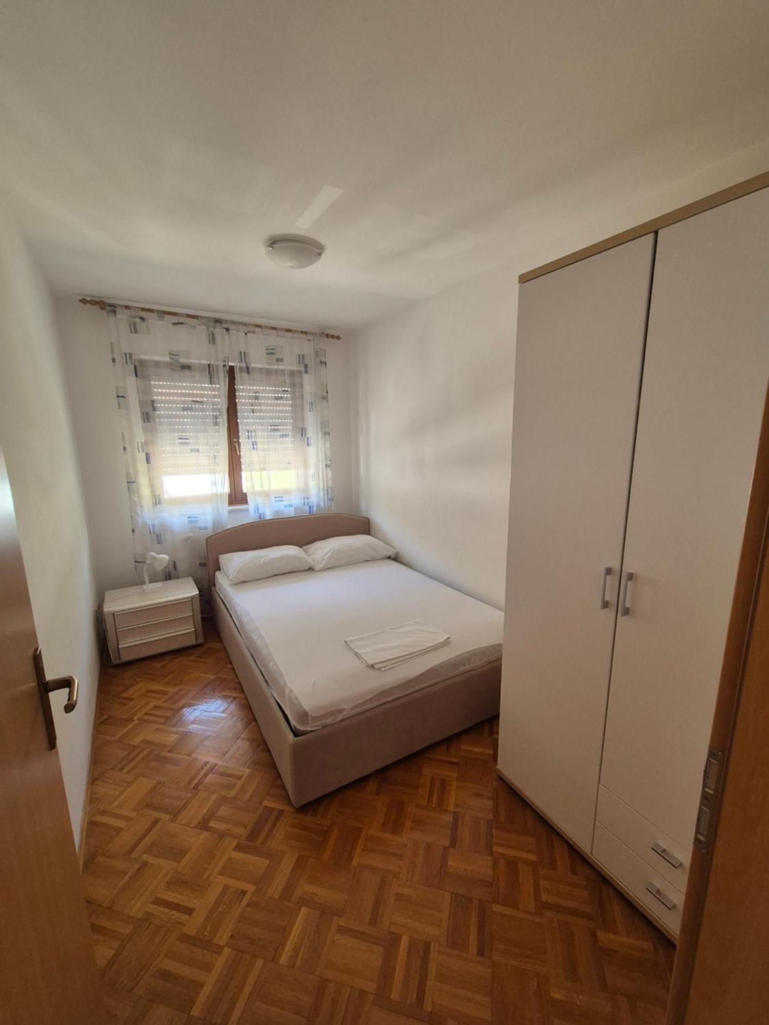 Apartments And Rooms Mamic Dugi Rat Exterior foto